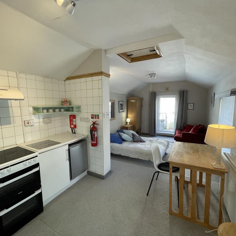 Studio to rent - Photo 1