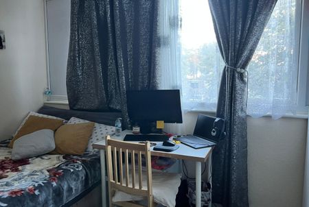 A Stunning Single Room Available in Rainborough Close NW10 0TR - Photo 2