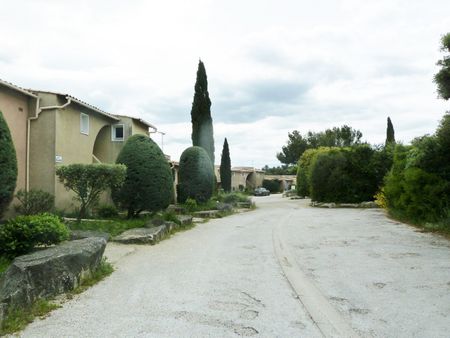 Studio Meublé, 18m², Les Hauts de Nîmes, 360€ H.C - Photo 3