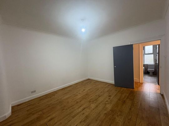 3 bedroom flat to rent - Photo 1