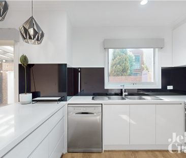 2/445 Camberwell Road, Camberwell VIC 3124 - Townhouse For Rent | D... - Photo 4