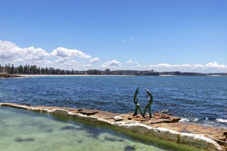 Character Filled Harbourfront Living - Photo 4