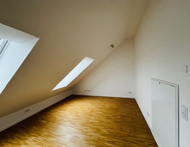 Helle 2-Zimmer-Dachgeschosswohnung in Arheilgen ab sofort frei - Foto 1