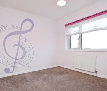 3 bedroom semi-detached house to rent - Photo 3