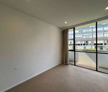 Luxurious 3 bedrooms Living in Camperdown's Heart - Photo 5