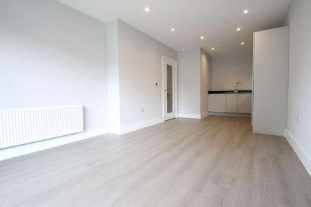 North Street, Horsham, RH13 - Photo 2