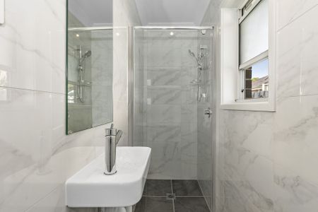 Brand New Three Bedroom Granny Flat - Photo 3