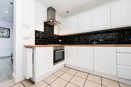 Hartley Grove, Hyde Park, Leeds - Photo 5