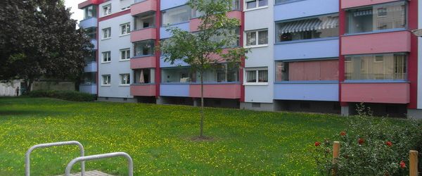 3 Zimmer, Küche, Bad, sep.WC, Loggia, 2.OG rechts - Photo 1