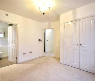 4 bedroom semi-detached house to rent - Photo 4