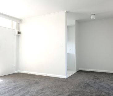 Light and Bright 1 Bedroom Apartment - Photo 3