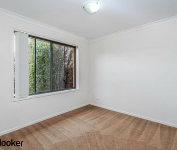 Lovely three bedroom property l Macgregor Location - Photo 2