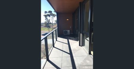 Modern 2 Bedroom Apartment - Photo 2