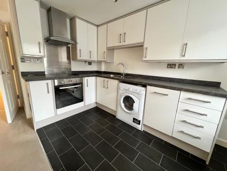 2 bedroom ground floor flat to rent - Photo 5