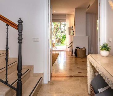 5 bedroom luxury Townhouse for rent in Marbella, Spain - Photo 2