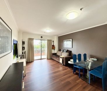 Elevated Furnished One Bedroom Apartment in the Heart of Pyrmont - Photo 6