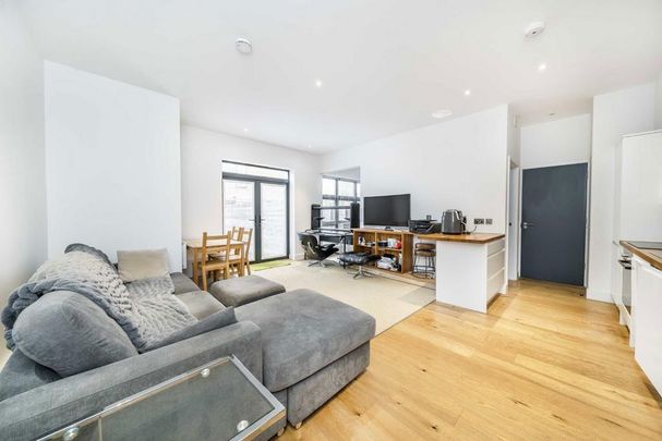 1 bedroom flat to rent - Photo 1