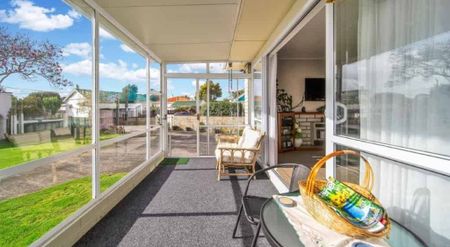 Low Maintenance Brick Home - Photo 3