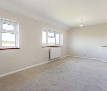 A beautifully refurbished cottage with far reaching views of the Ha... - Photo 6