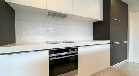 SPACIOUS GROUND FLOOR APARTMENT - Photo 5