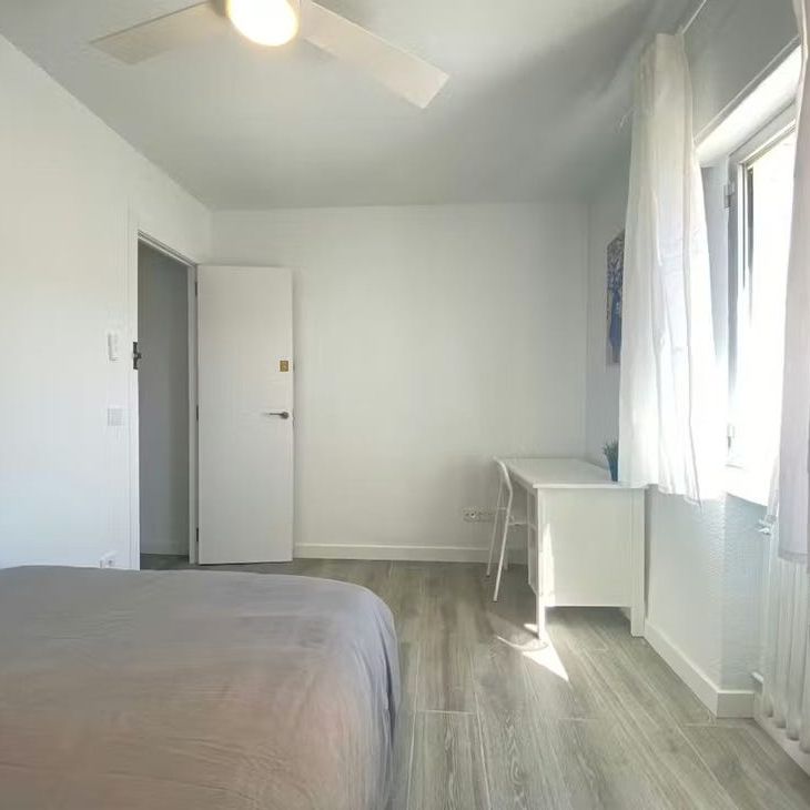 Calle de Albino Hernández Lázaro, Madrid, Community of Madrid 28021 - Photo 1