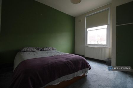 4 bedroom terraced house to rent - Photo 4