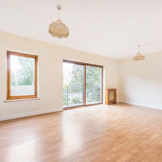 3 bedroom flat to rent - Photo 1