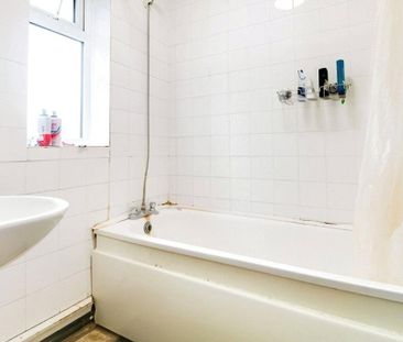 5 bedroom detached house to rent - Photo 3