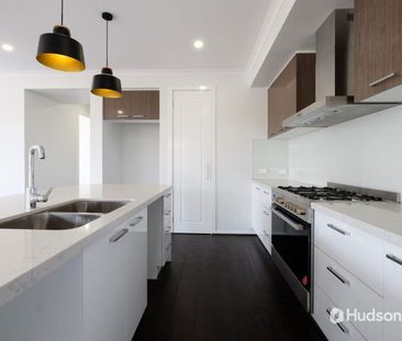 33 Auburn Crescent, Doncaster, Vic 3108 - Photo 2