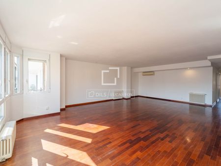 4 Bedroom apartment for rent in El Pla del Real, Valencia - Photo 3