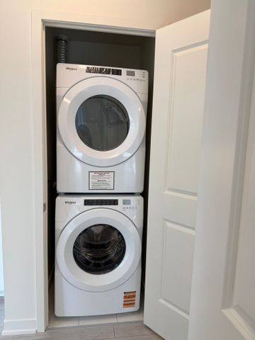 For Lease - 38 Annie Craig Drive Unit# 411, Toronto, Ontario - Photo 2