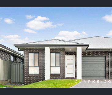 MODERN 3 BEDROOM DUPLEX IN IDEAL LOCATION! - Photo 4