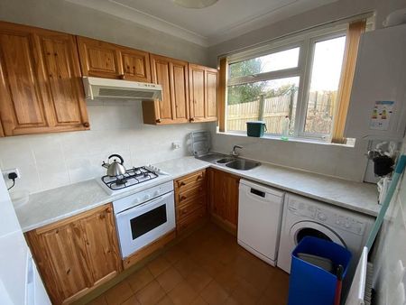 2 bedroom ground floor flat to rent - Photo 5