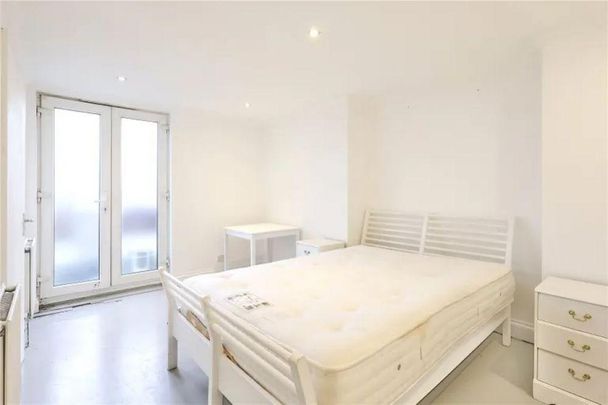 3 bedroom flat to rent - Photo 1
