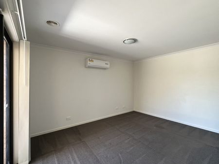 9 Warrumbungle Drive, SHEPPARTON VIC 3630 - Photo 3