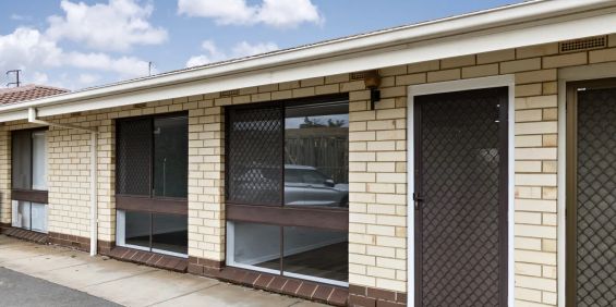 Renovated Two Bedroom Unit in Perfect Camden Park Location - Photo 3