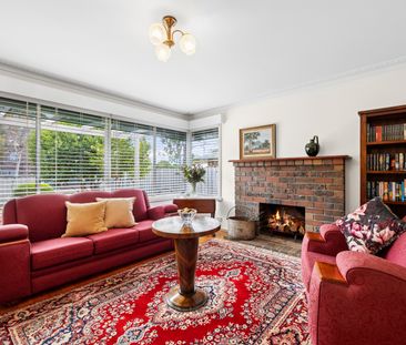 16 Sandowen Avenue, Burwood East VIC 3151 - House For Rent | Domain - Photo 2