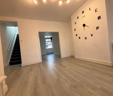 3 Bed Terraced House, Taylors Road, M32 - Photo 2