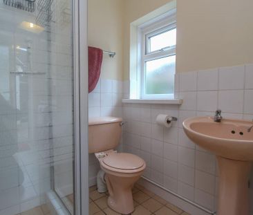 1 bedroom in a house share to rent - Photo 6