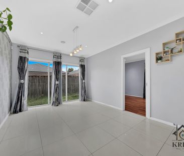 QUALITY HOME WITH FANTASTIC NEIGHBOURHOOD - Photo 3