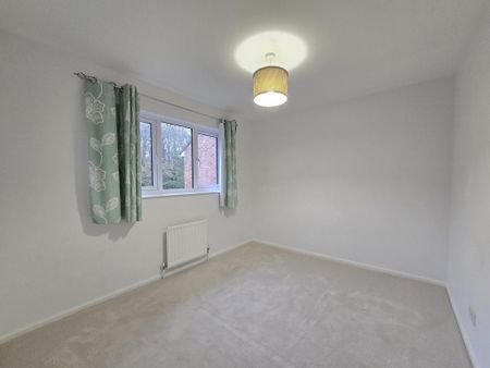 4 bedroom semi-detached house to rent - Photo 4