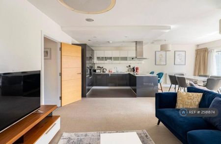 2 bedroom flat to rent - Photo 2