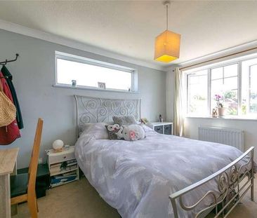 Sandalwood, Guildford, Surrey, GU2 - Photo 3