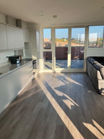 2 Bed Penthouse, Edgewood Mews, N3 - Photo 5