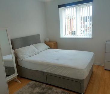1 bedroom in a flat share to rent - Photo 5