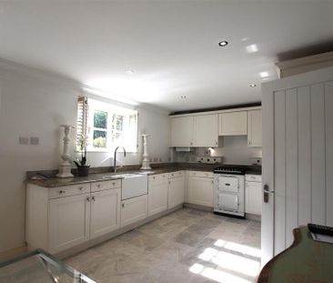 2 bedroom end of terrace house to rent - Photo 1