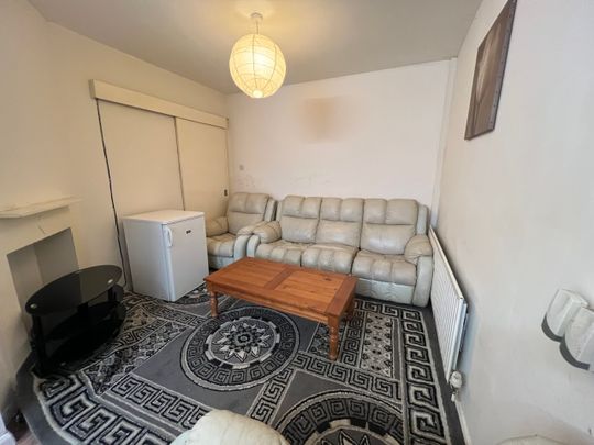 Court Mead, Northolt - Photo 1