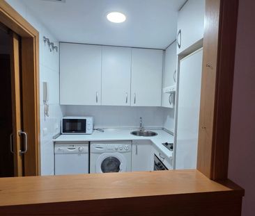 Apartamento de alquiler en Calle de Belfast, 13, Rejas - Photo 4
