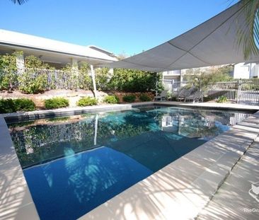 TOWNHOUSE IN BEAUTIFUL GATED COMPLEX - Photo 5