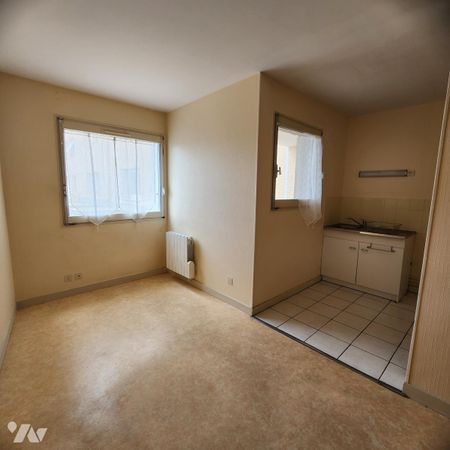 Appartement lumineux avec balcon – La Ferté-Bernard (proche centre-ville) - Photo 3